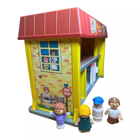Vintage 1976 Fisher-Price Family Children's Hospital & 4 Little People Figures - Picture 4 of 10